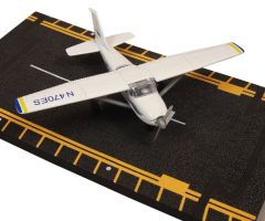 Hot Wings - Cessna 172 Skyhawk Model and Training Aid